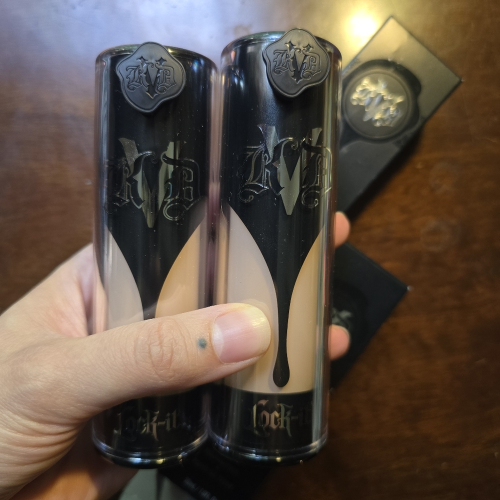 Kat Von D Lock-It Foundation Duo